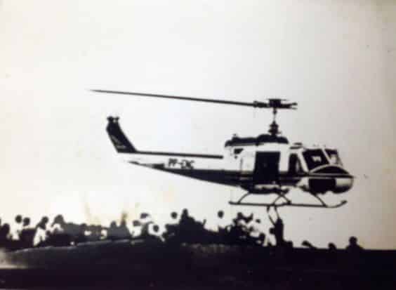 helicóptero pousando na cobertura