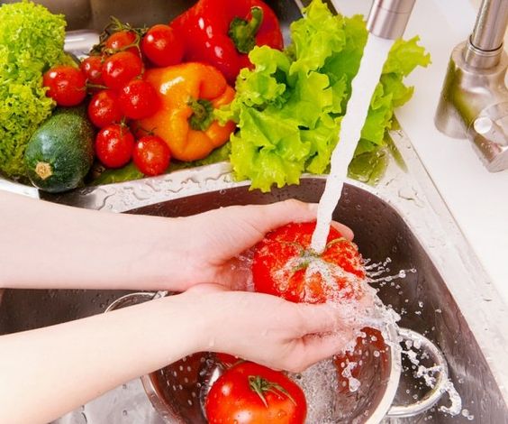 Lave e seque bem todas as frutas, as verduras e os legumes