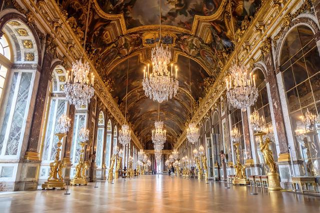 O estilo Rococó do Palácio de Versalhes.