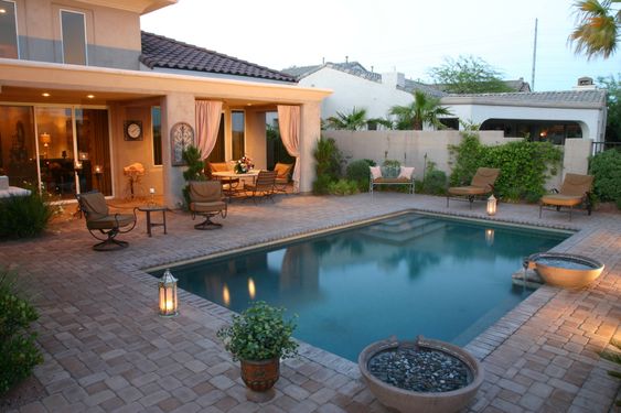 A piscina ideal para a sua casa deve atender a alguns requisitos.