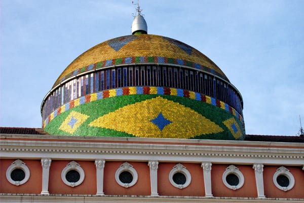Parte externa da cúpula do Teatro Amazonas.