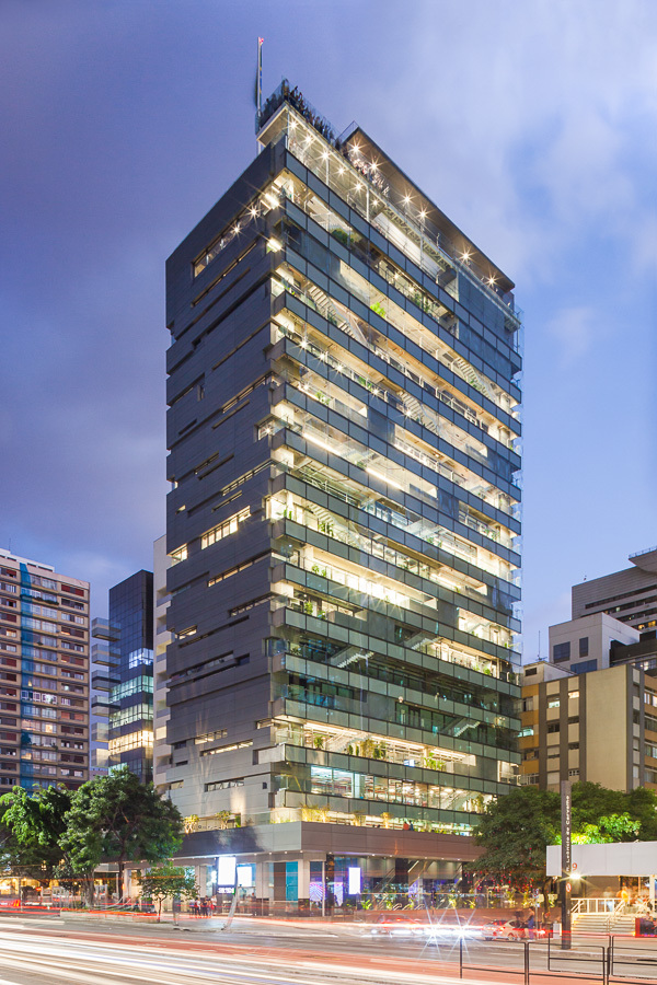 Imponente edifício do Sesc Avenida Paulista.