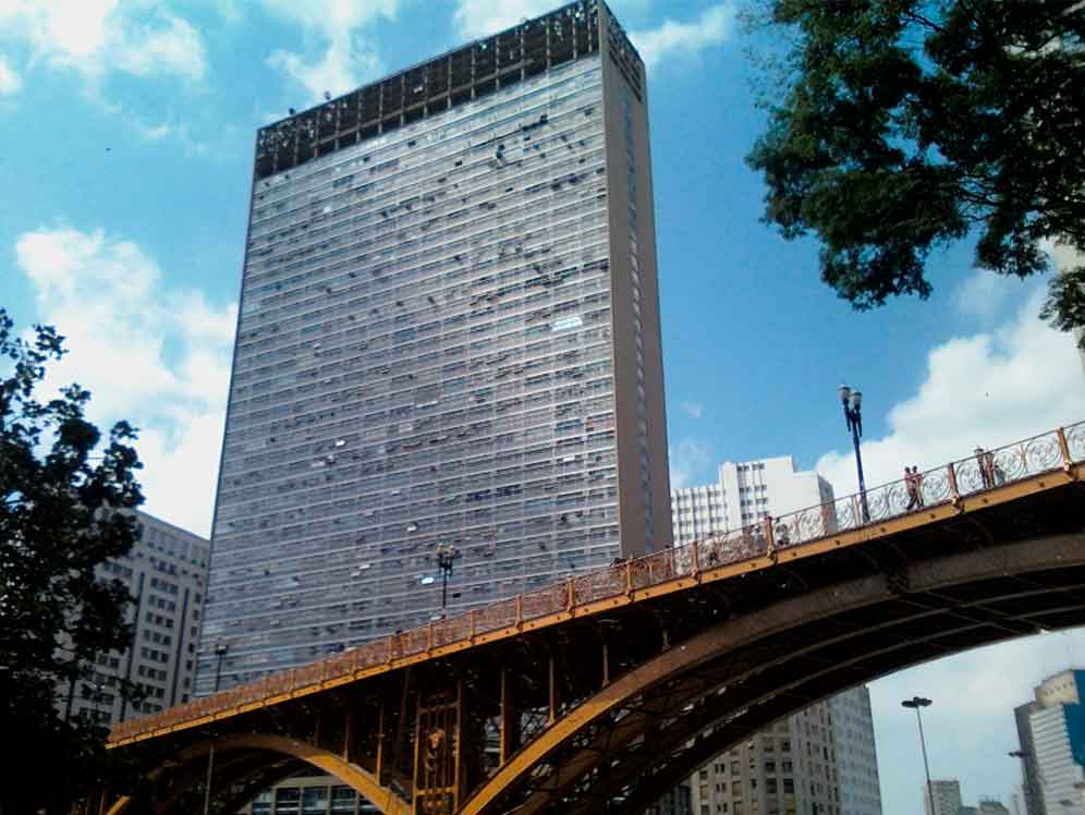 O Mirante do Vale ocupa o segundo lugar na lista dos prédios mais altos de São Paulo.
