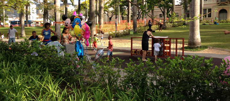 Parque para crianças na Praça Floriano Peixoto. 