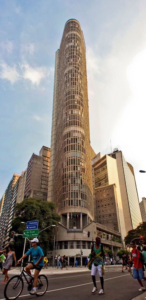 Imponente construção localizada na Avenida Ipiranga.