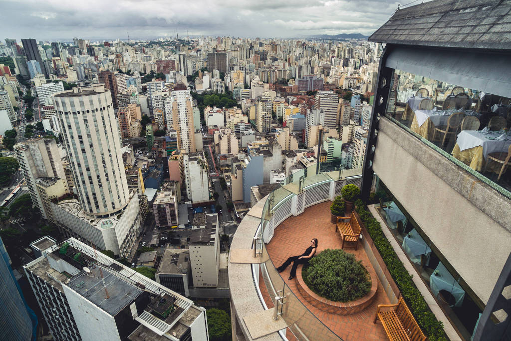 Mirante com vista panorâmica de São Paulo.