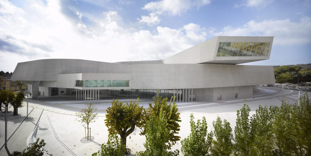 Museo delle Arti del XXI Secolo, em Roma, projetado por Zaha Hadid.