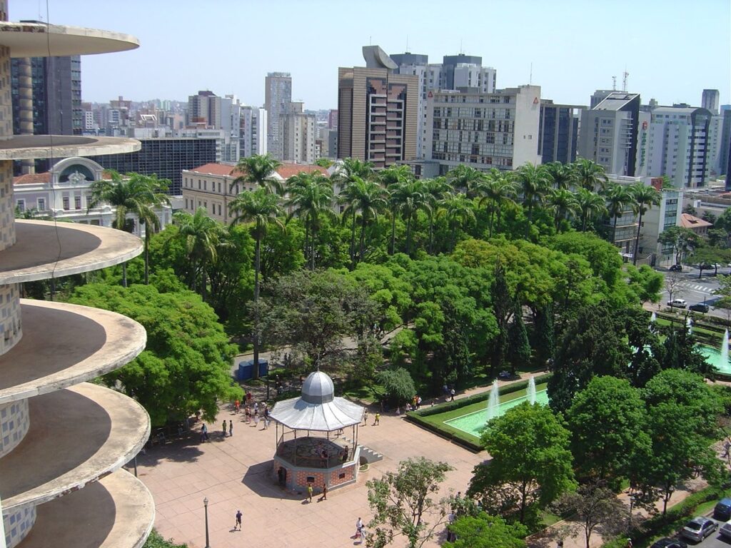 Vista da Praça da Liberdade desde o Edifício Niemeyer. 