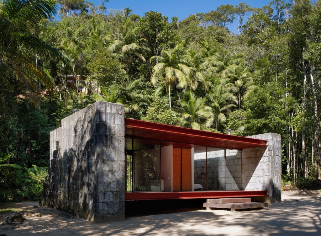 Casa Rio Bonito, projetada por Carla Juaçaba. 