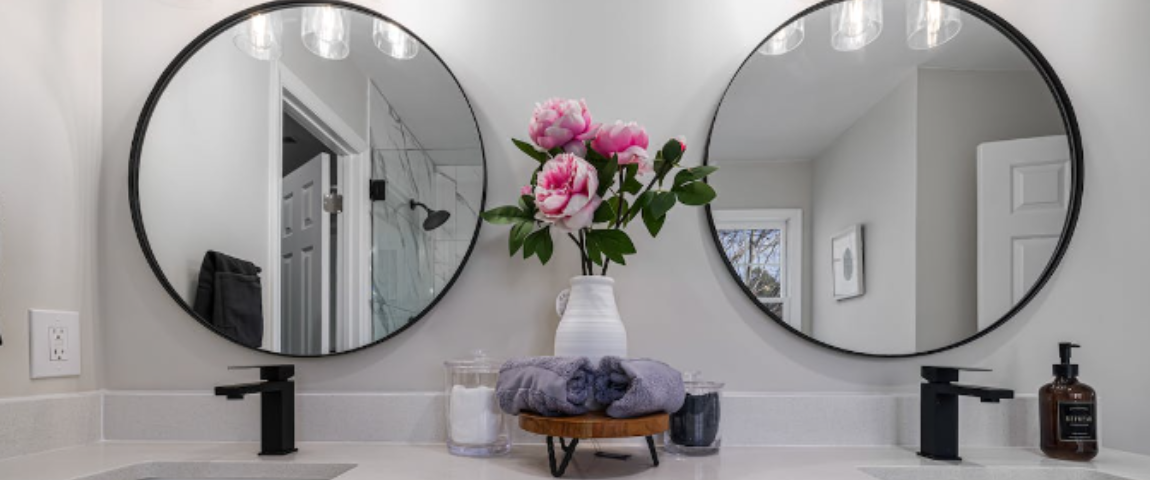 Espelho para banheiro: 14 ideias para incluir na decoração